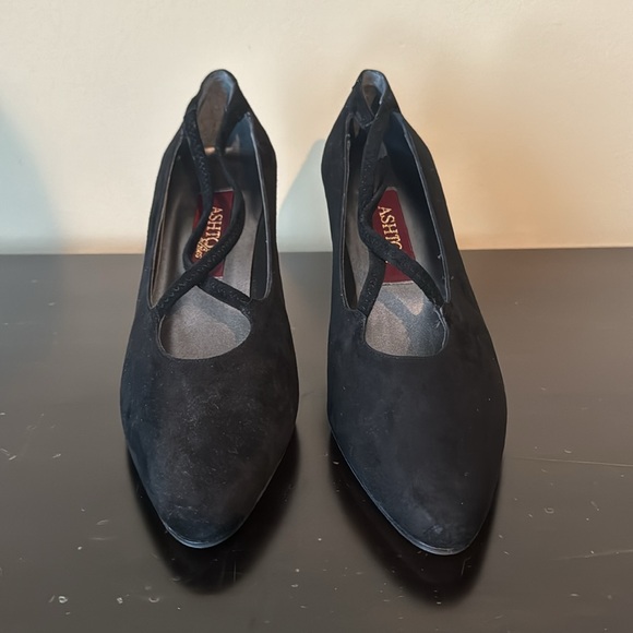 Black suede pumps. Ashton shoes. - Picture 2 of 8